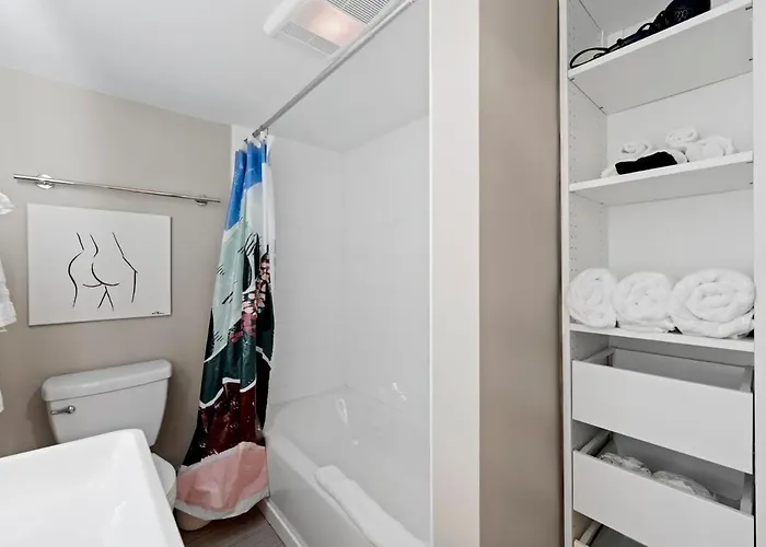 New 2br W 3 Beds And Highspeed Internet