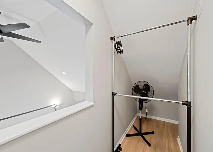 New 2br W 3 Beds And Highspeed Internet