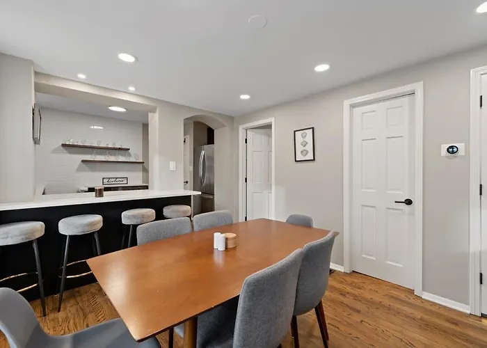 New 2br W 3 Beds And Highspeed Internet Holiday home Chicago