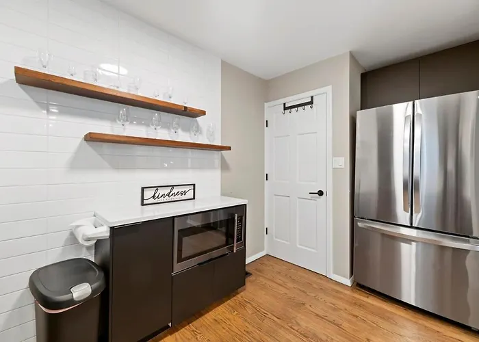 New 2br W 3 Beds And Highspeed Internet